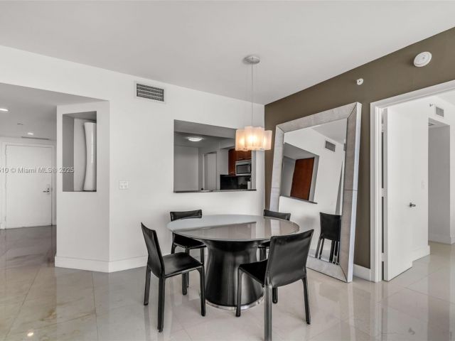 Apartment for sale  Unit #1007 - photo 5700918