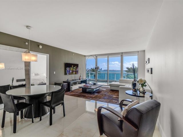 Apartment for sale  Unit #1007 - photo 5700922