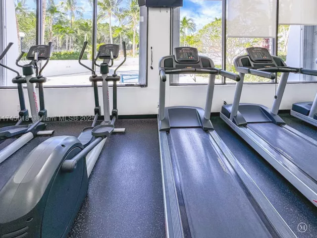 2-bedroom condo for sale in Sunny Isles Beach - 100 Bayview Dr 721 - MondialRealty