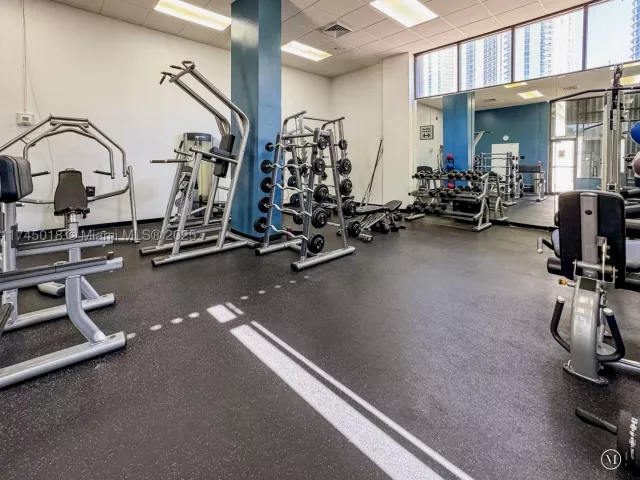 2-bedroom condo for sale in Sunny Isles Beach - 100 Bayview Dr 721 - MondialRealty