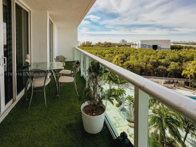 2-bedroom condo for sale in Sunny Isles Beach - 100 Bayview Dr 721 - MondialRealty
