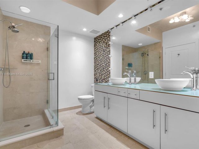 Apartment for sale  Unit #1804 - photo 5790392