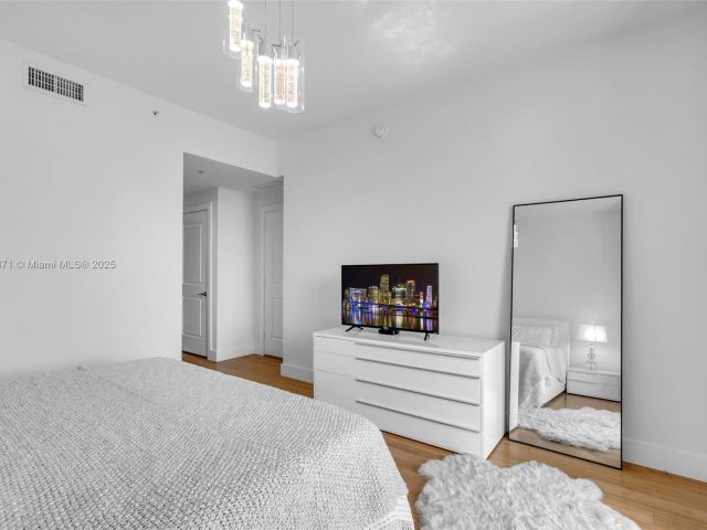 Apartment for sale  Unit #1804 - photo 5790393