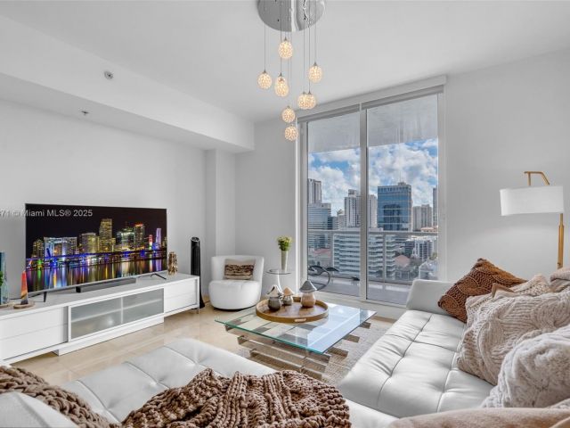 Apartment for sale  Unit #1804 - photo 5790396