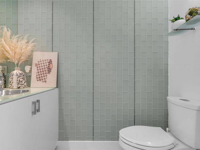 1-bedroom condo for sale in Fort Lauderdale - 315 NE 3rd Ave 1804 - MondialRealty