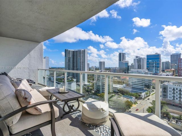 1-bedroom condo for sale in Fort Lauderdale - 315 NE 3rd Ave 1804 - MondialRealty