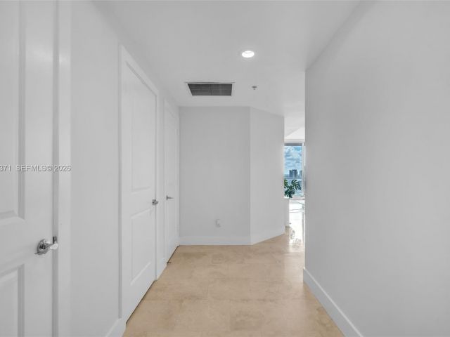 1-bedroom condo for sale in Fort Lauderdale - 315 NE 3rd Ave 1804 - MondialRealty