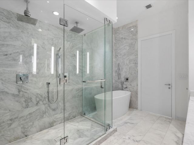 Apartment for sale  Unit #5101 - photo 5612385