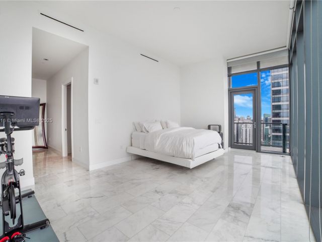 Apartment for sale  Unit #5101 - photo 5612388