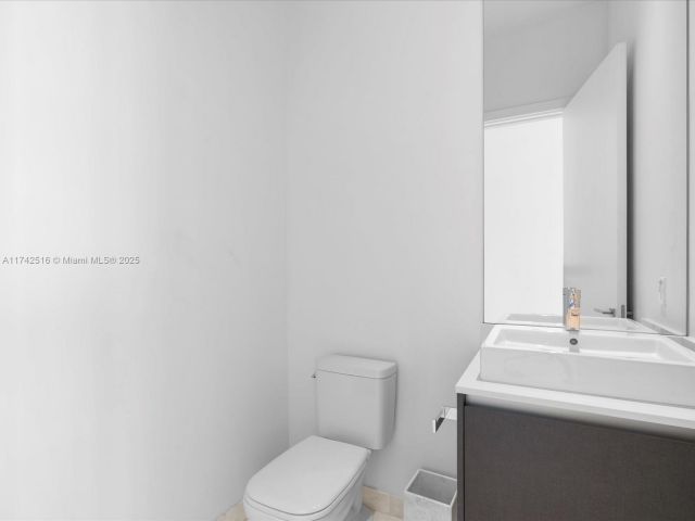 Apartment for sale  Unit #5101 - photo 5612390