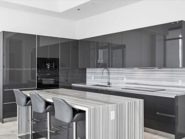 Apartment for sale  Unit #5101 - photo 5612392