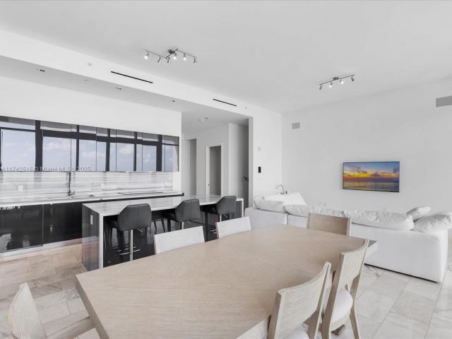 Apartment for sale  Unit #5101 - photo 5612394