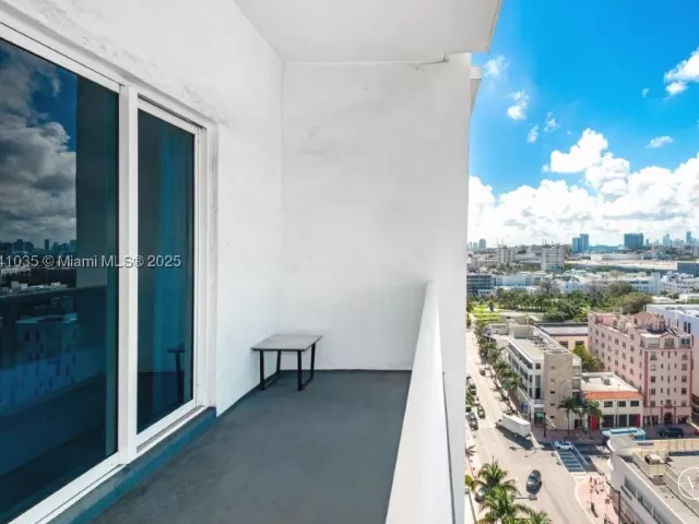 condo for rent in Miami Beach - 2301 Collins Ave 1629 - MondialRealty