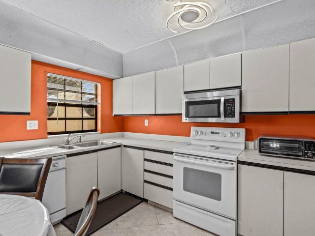 Home for sale at 2195 NW 14th Street - photo 5880025