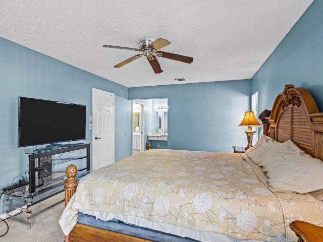 Home for sale at 2195 NW 14th Street - photo 5880031