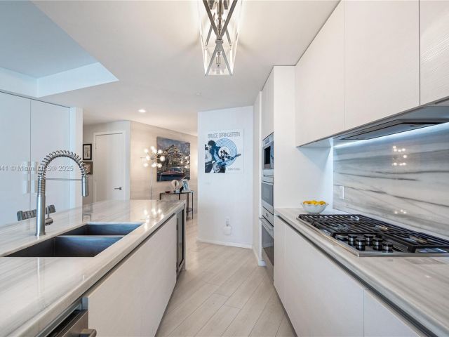 Apartment for sale  Unit #304 - photo 5610308