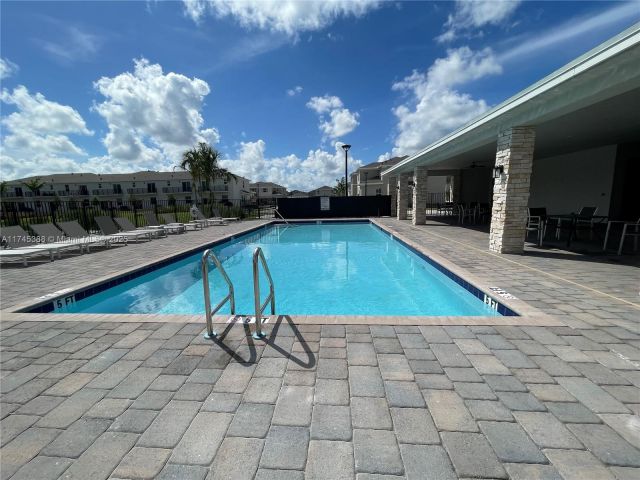 Home for rent at 848 SE 17th St 0 - photo 5841044