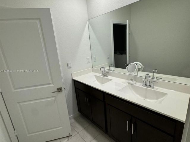 Home for rent at 848 SE 17th St 0 - photo 5841049