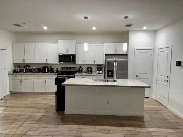 Home for rent at 848 SE 17th St 0 - photo 5841055