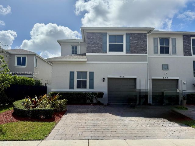 Home for rent at 848 SE 17th St 0 - photo 5841059