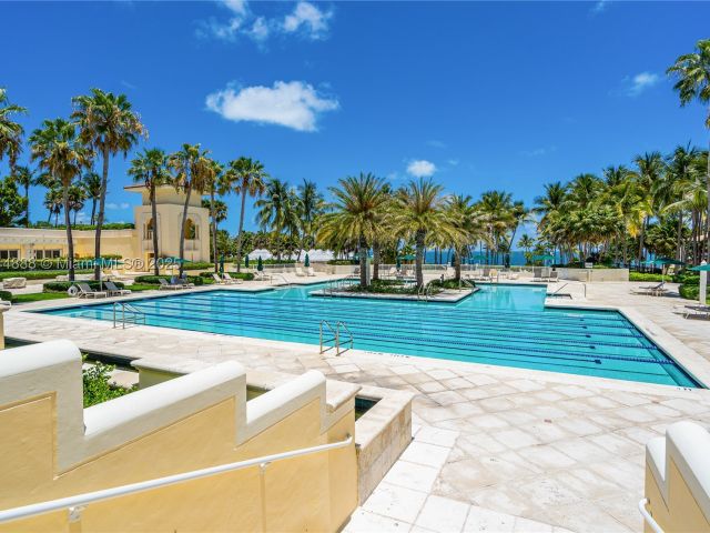 4-bedroom condo for sale in Key Biscayne - 785 Crandon Blvd 705/805 - MondialRealty