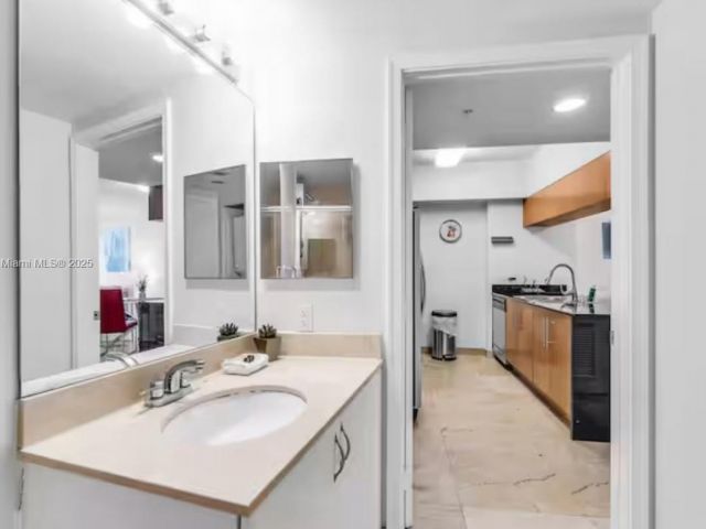 Apartment for rent  Unit #3405 - photo 5652360