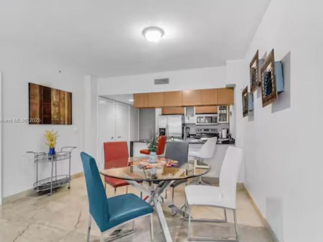 Apartment for rent  Unit #3405 - photo 5652365