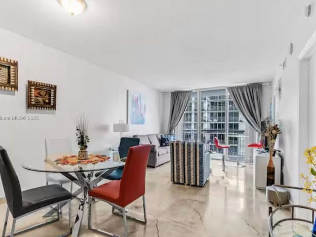 Apartment for rent  Unit #3405 - photo 5652366