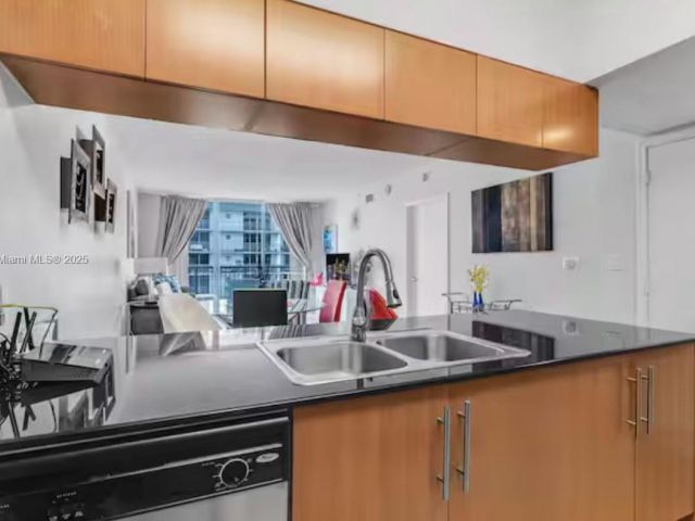 Apartment for rent  Unit #3405 - photo 5652371