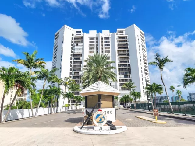 2-bedroom condo for sale in Hallandale Beach - 300 Three Islands Blvd 406 - MondialRealty
