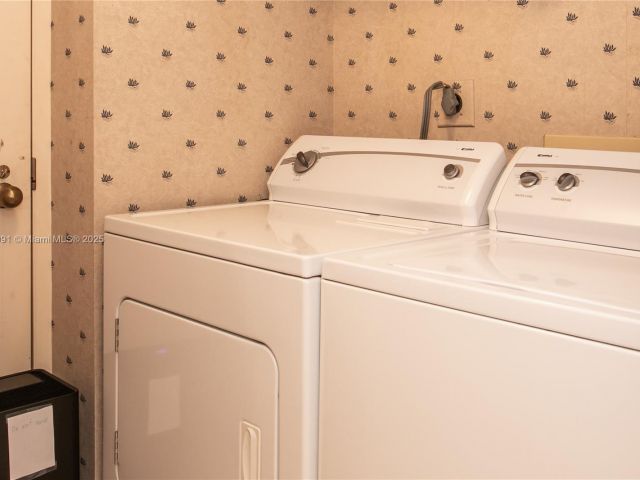 Apartment for sale  Unit #406 - photo 5670033
