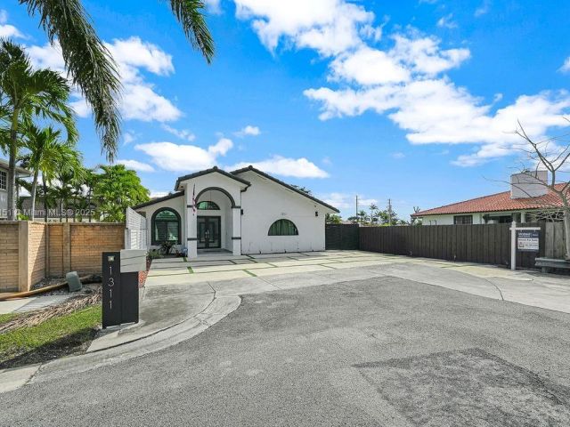 Home for sale at 1311 SW 139th Ct - photo 6054577