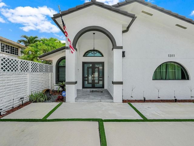 Home for sale at 1311 SW 139th Ct - photo 6054579