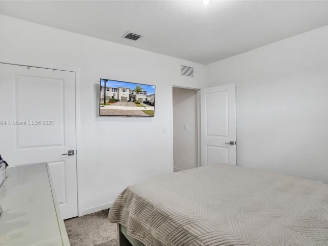 Home for sale at 838 SE 17th St - photo 5599138