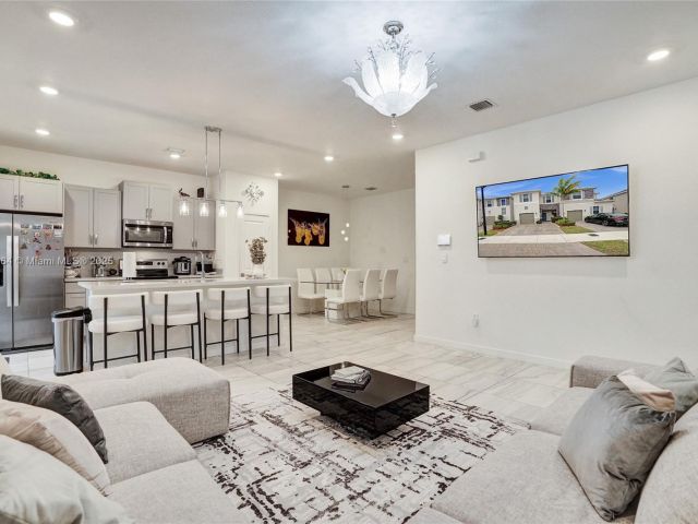 Home for sale at 838 SE 17th St - photo 5599142