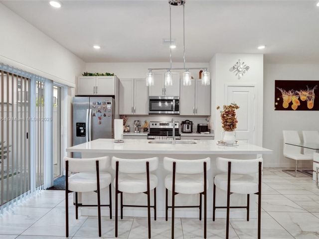 Home for sale at 838 SE 17th St - photo 5599143