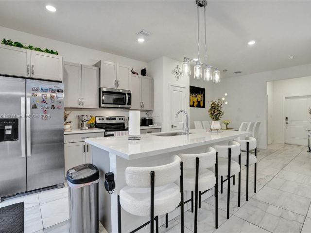 Home for sale at 838 SE 17th St - photo 5599144