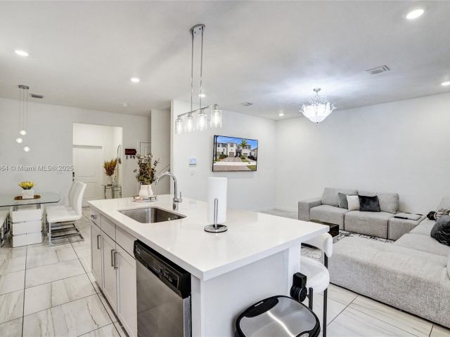 Home for sale at 838 SE 17th St - photo 5599145