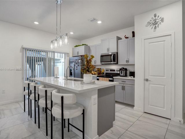 Home for sale at 838 SE 17th St - photo 5599146