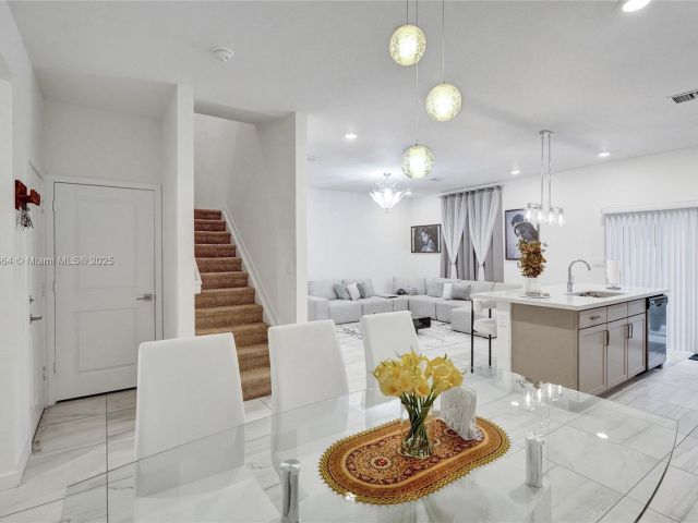 Home for sale at 838 SE 17th St - photo 5599148