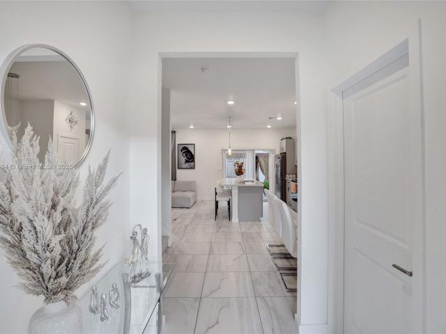 Home for sale at 838 SE 17th St - photo 5599151