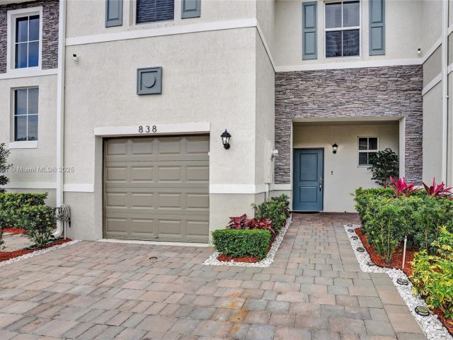 Home for sale at 838 SE 17th St - photo 5599152