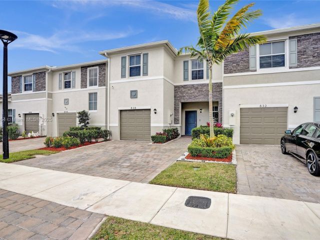 Home for sale at 838 SE 17th St - photo 5599154