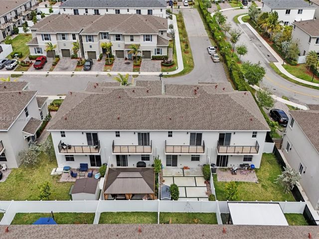 Home for sale at 838 SE 17th St - photo 5599156