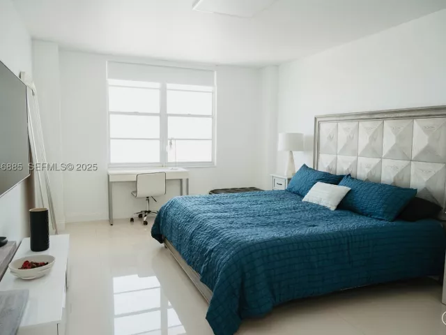 2-bedroom condo for rent in Hollywood - 3725 S Ocean Dr 1019 - MondialRealty