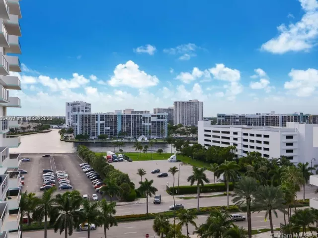 2-bedroom condo for rent in Hollywood - 3725 S Ocean Dr 1019 - MondialRealty