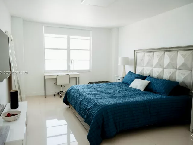 2-bedroom condo for rent in Hollywood - 3725 S Ocean Dr 1019 - MondialRealty