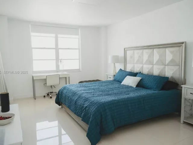 2-bedroom condo for rent in Hollywood - 3725 S Ocean Dr 1019 - MondialRealty