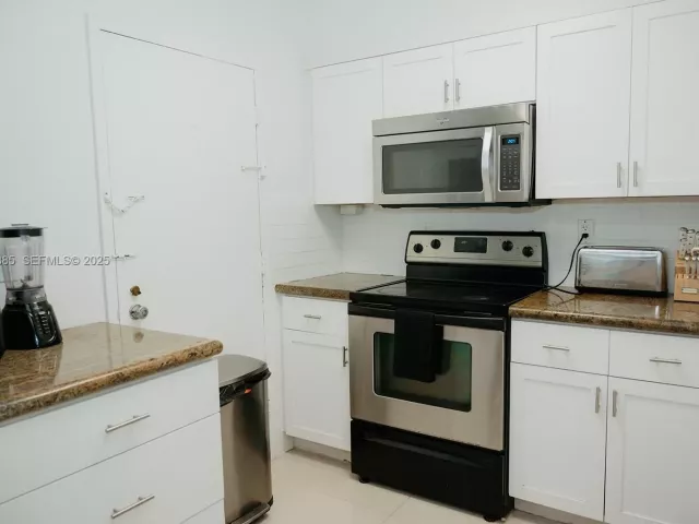 2-bedroom condo for rent in Hollywood - 3725 S Ocean Dr 1019 - MondialRealty