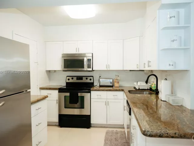 2-bedroom condo for rent in Hollywood - 3725 S Ocean Dr 1019 - MondialRealty